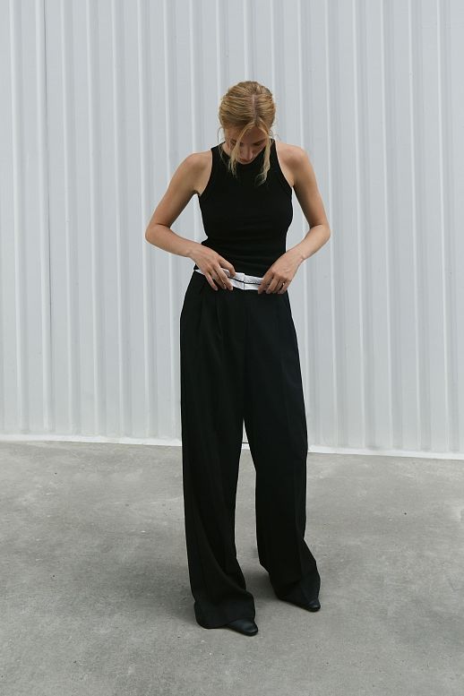 Класичні чорні брюки з контрасним поясом