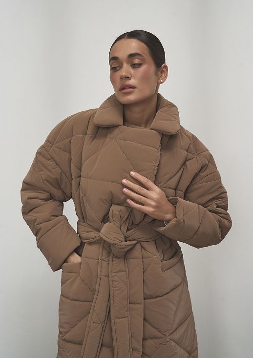 Куртка стьобана довга з поясом візерунок трикутник кавовий - №2