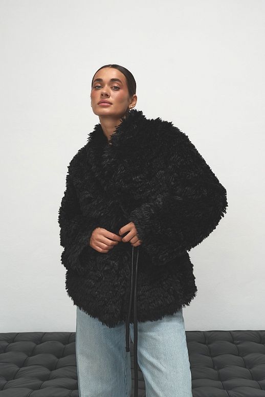 Шубка вкорочена чорна