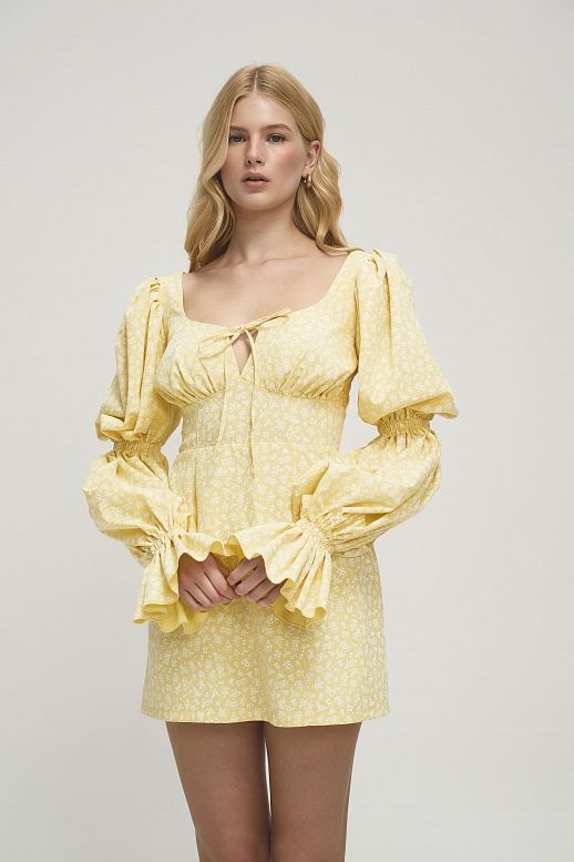Сукня з пишними рукавами жовта в білі квіти