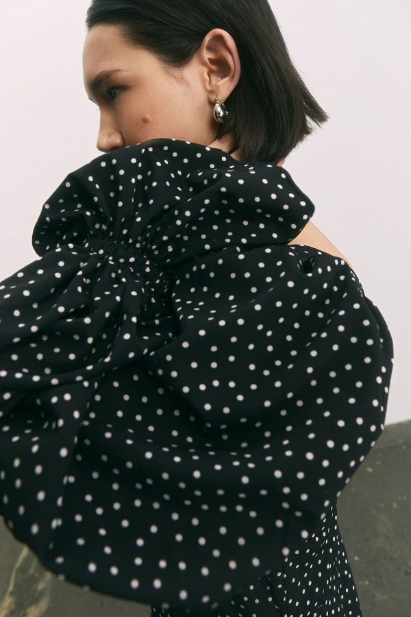 Сукня з софту з пишними рукавами чорна в великий горошок Д0121 № 3