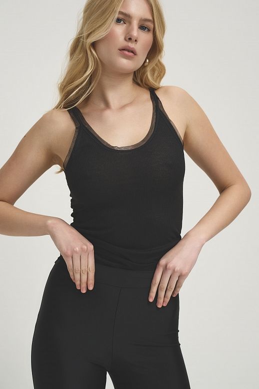 Майка на бретелях чорна