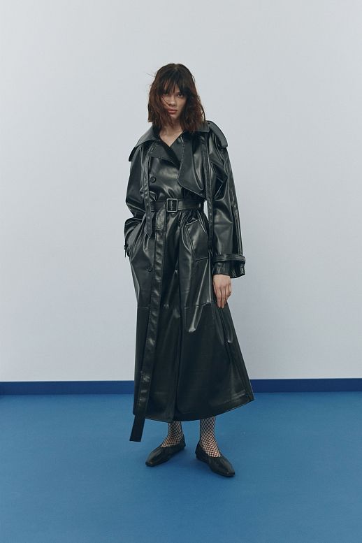Тренч з екошкіри на тканинній основі з патами чорний