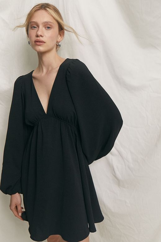 Сукня міні з відкритою спиною чорна