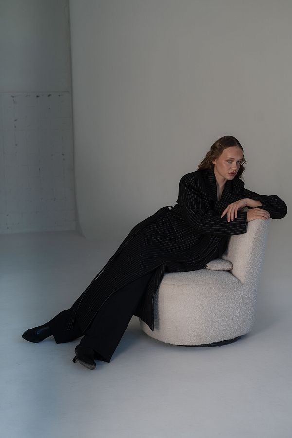 Пальто в смужку чорне C2304/3 #RU# Пальто в черную полоску C2304/3 № 1