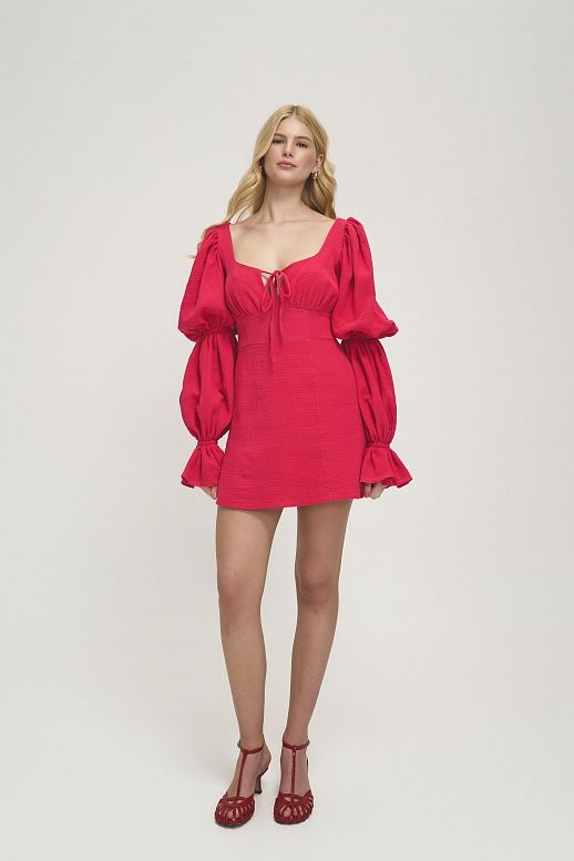 Сукня муслінова з пишними рукавами рожева