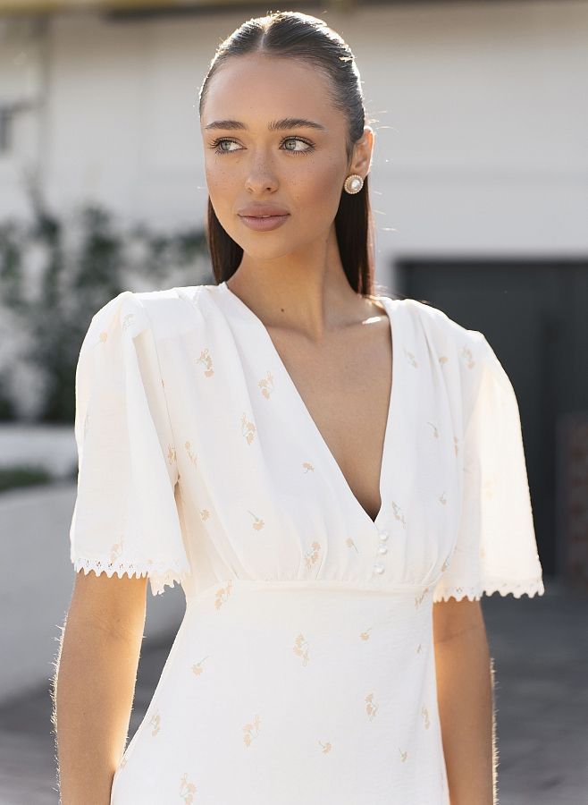 Сукня міні з гудзиками та мереживом молочна в помаранчеві гвоздики DRKOR/05 № 1