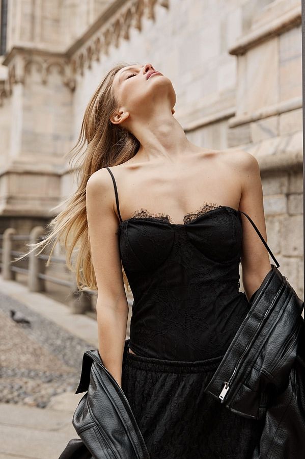 Боді мереживне на тонких бретелях чорне  #RU# Боди кружевное на тонких бретелях черное  № 1