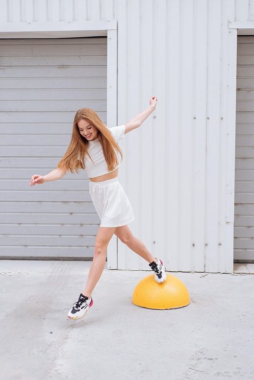 Костюм рубчик футболка с шортами молочный - №2