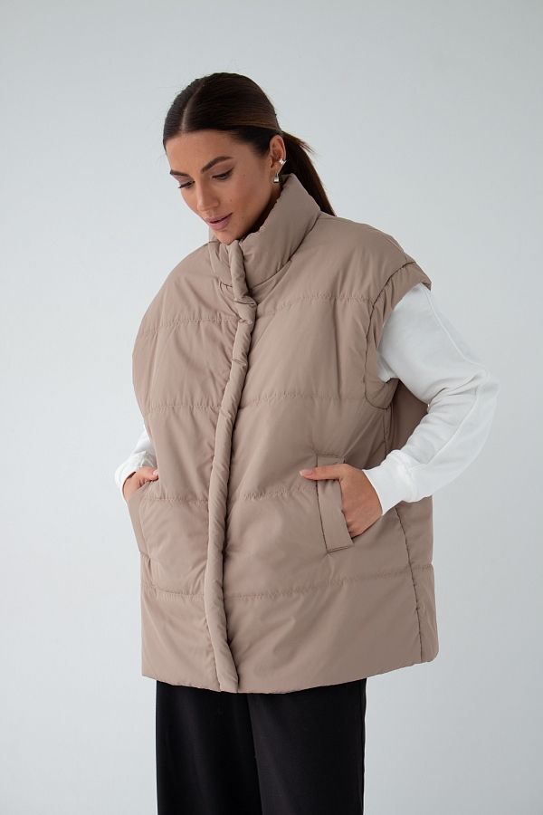 Жилетка подовжена на замку капучінова J001/2 #RU# Жилетка удлиненная на замке капучиновая J001/2 № 1