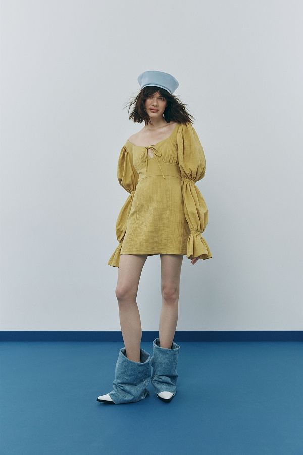  Сукня міні з відкритою спиною муслінова гірчична D0123/3 № 1