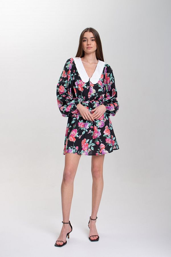 Сукня міні з білим коміром чорна в рожеві квіти D0423/1 № 1