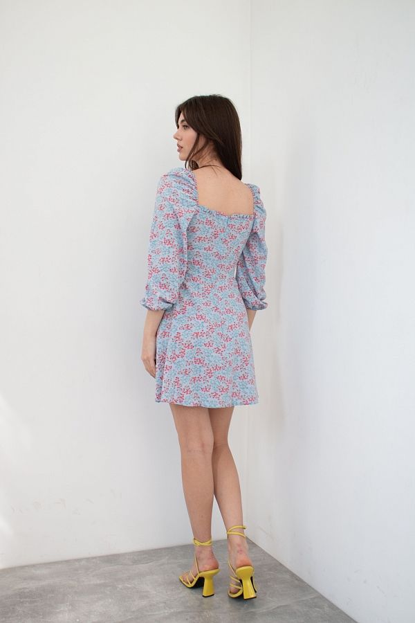 Сукня міні з роспіркою блакитна в червоні гілочки D0321/13 № 2