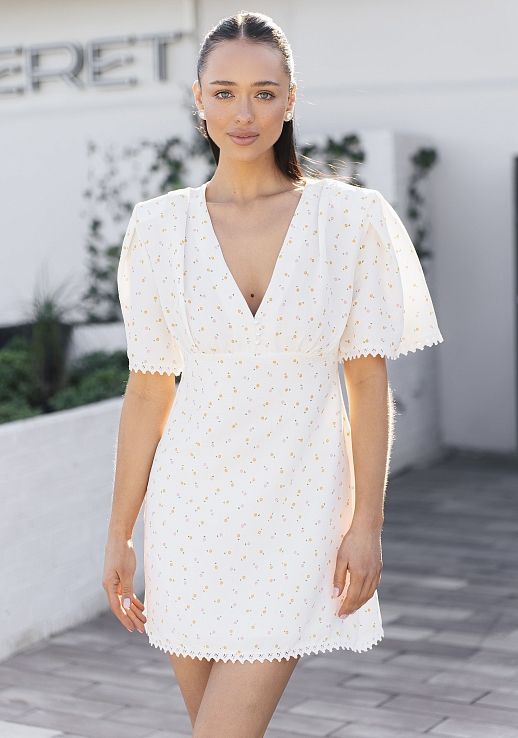 Сукня міні з гудзиками та мереживом молочна в дрібні квіти