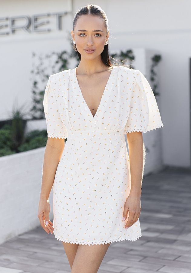 Сукня міні з гудзиками та мереживом молочна в дрібні квіти DRKOR/09 № 1
