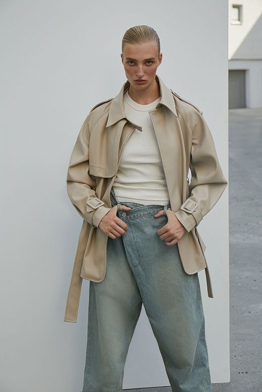  Тренч з екошкіри на замші вкорочений з поясом світло-бежевий